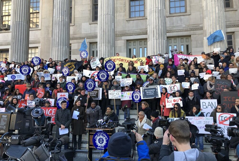 Attorneys and social workers vote to unionize Queens public defender agency